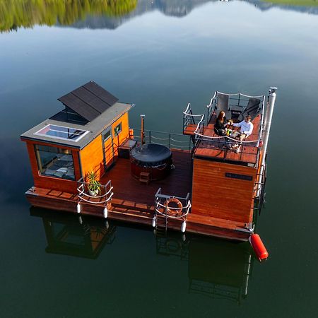 فندق Aquachill Houseboat & Wellness Liptovský Trnovec المظهر الخارجي الصورة