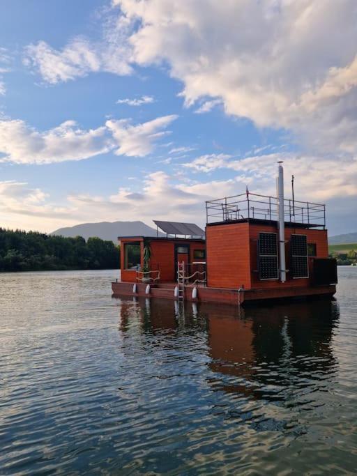 فندق Aquachill Houseboat & Wellness Liptovský Trnovec المظهر الخارجي الصورة