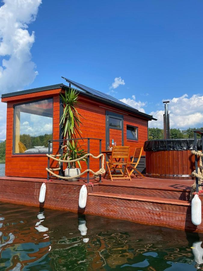 فندق Aquachill Houseboat & Wellness Liptovský Trnovec المظهر الخارجي الصورة