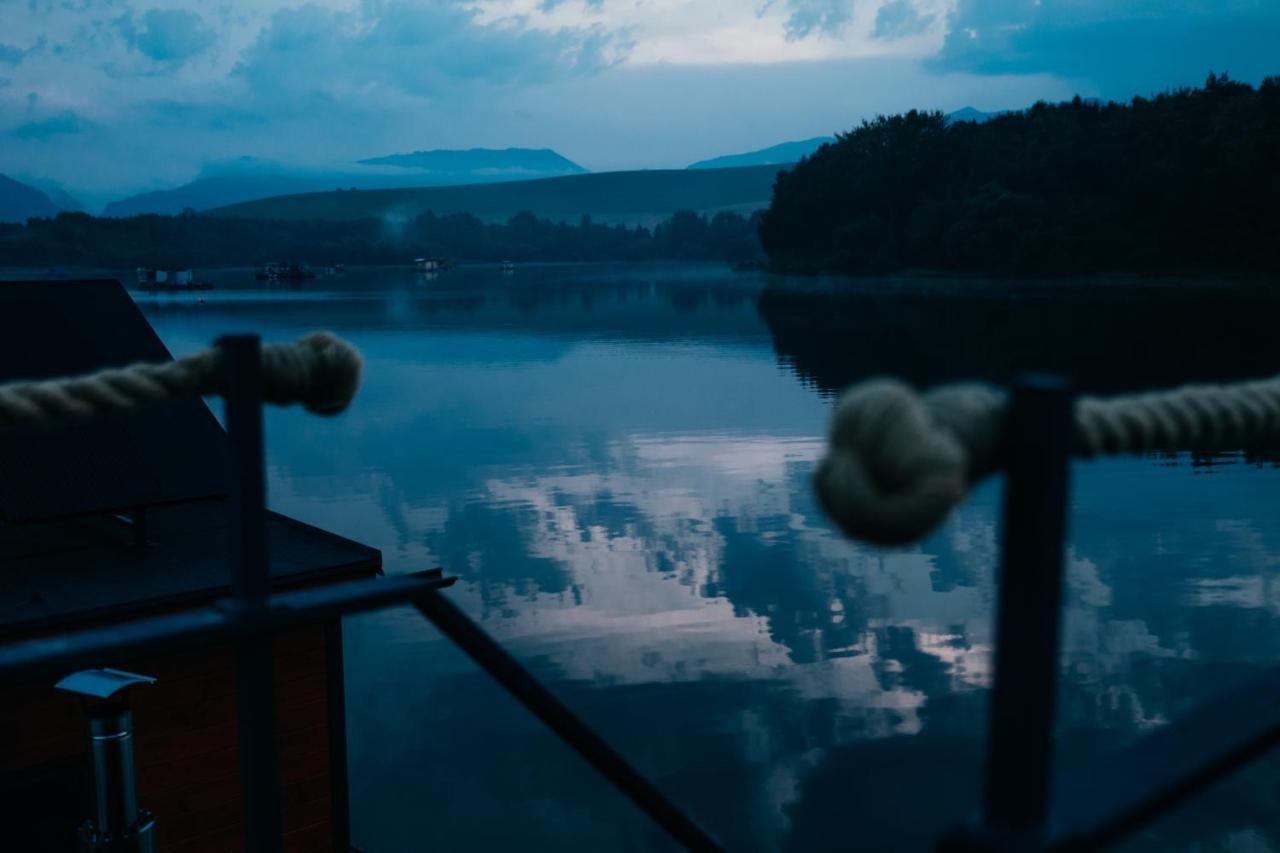 فندق Aquachill Houseboat & Wellness Liptovský Trnovec المظهر الخارجي الصورة