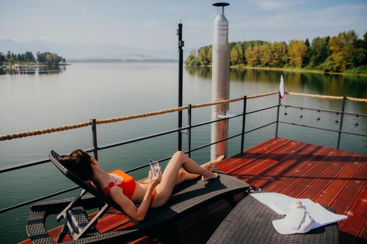 فندق Aquachill Houseboat & Wellness Liptovský Trnovec المظهر الخارجي الصورة