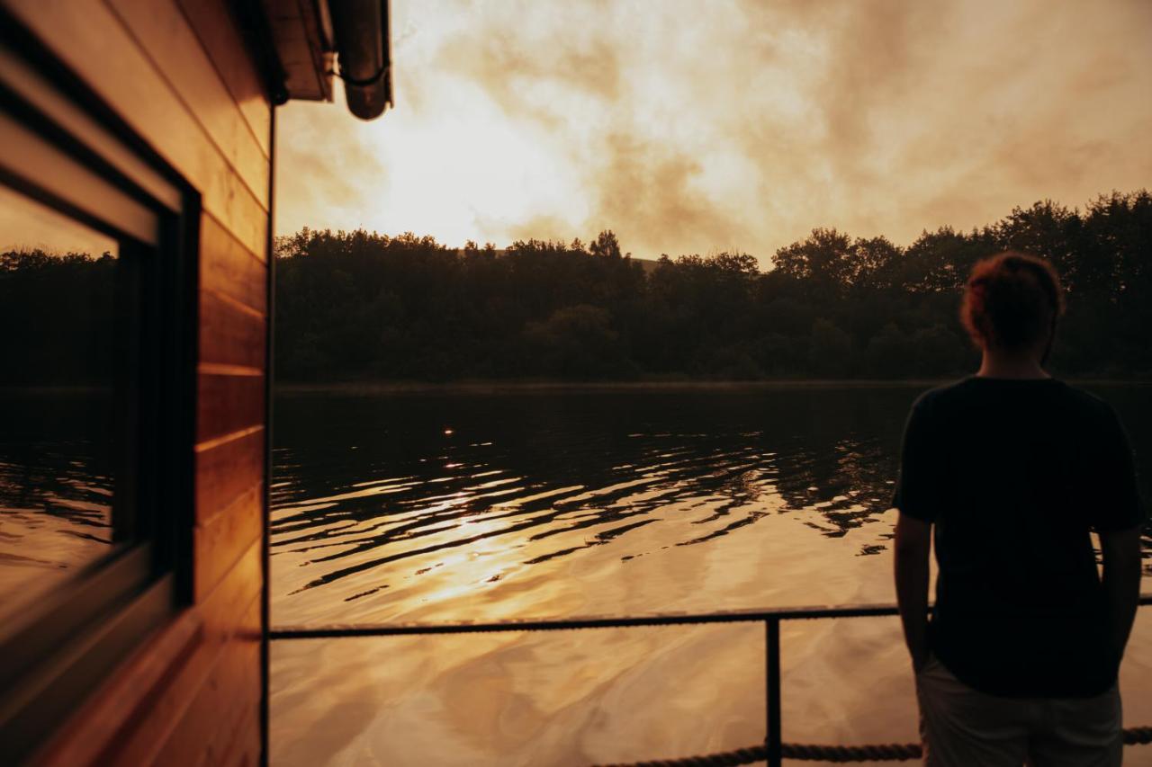 فندق Aquachill Houseboat & Wellness Liptovský Trnovec المظهر الخارجي الصورة