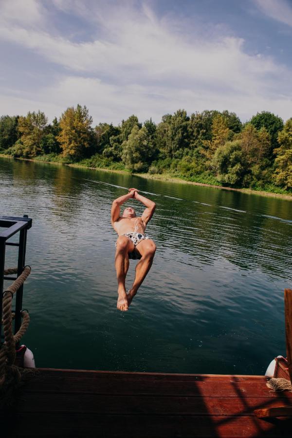 فندق Aquachill Houseboat & Wellness Liptovský Trnovec المظهر الخارجي الصورة