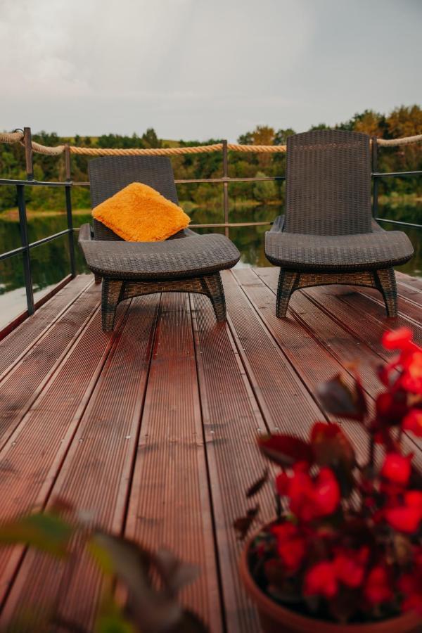 فندق Aquachill Houseboat & Wellness Liptovský Trnovec المظهر الخارجي الصورة