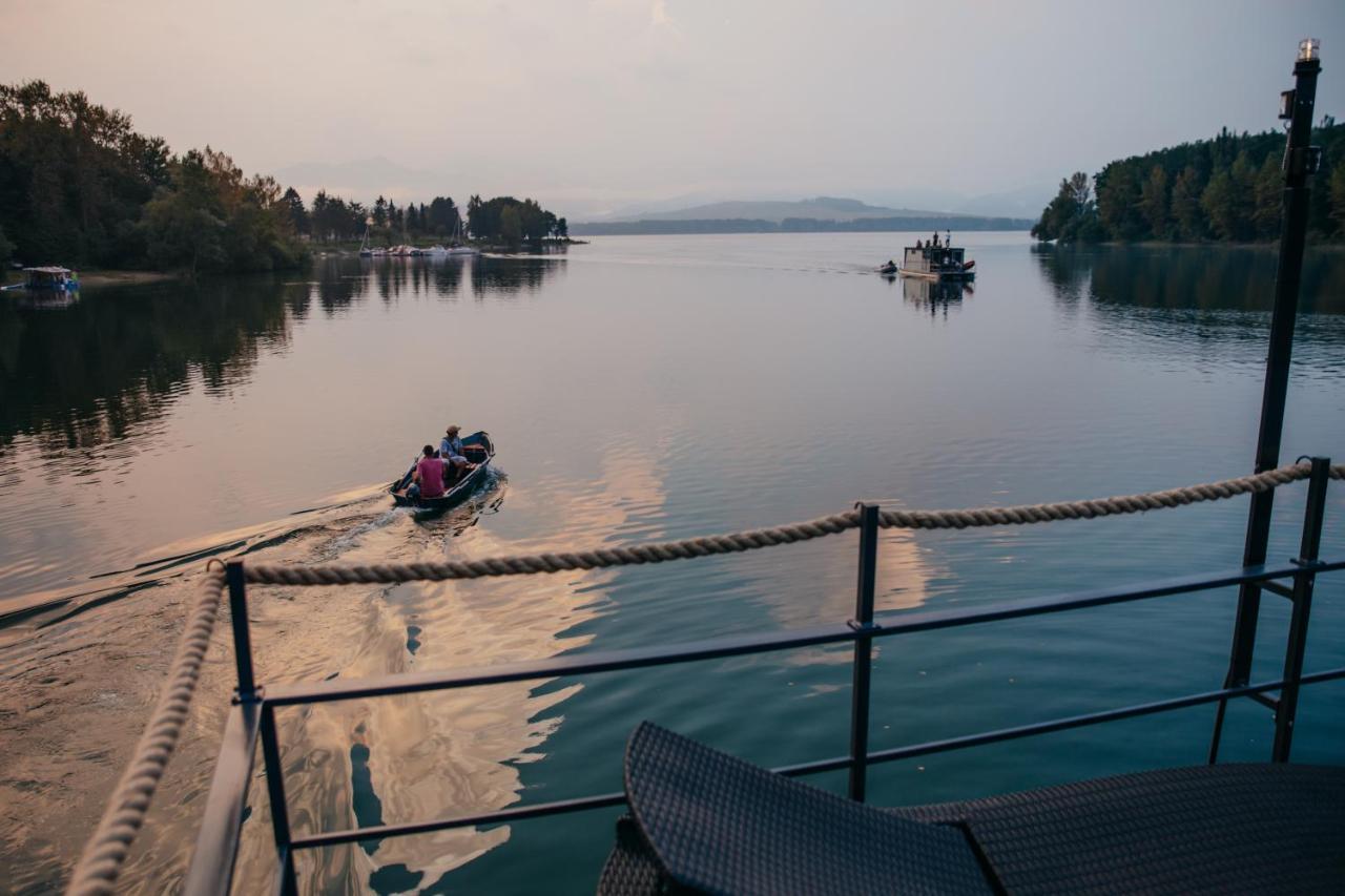 فندق Aquachill Houseboat & Wellness Liptovský Trnovec المظهر الخارجي الصورة