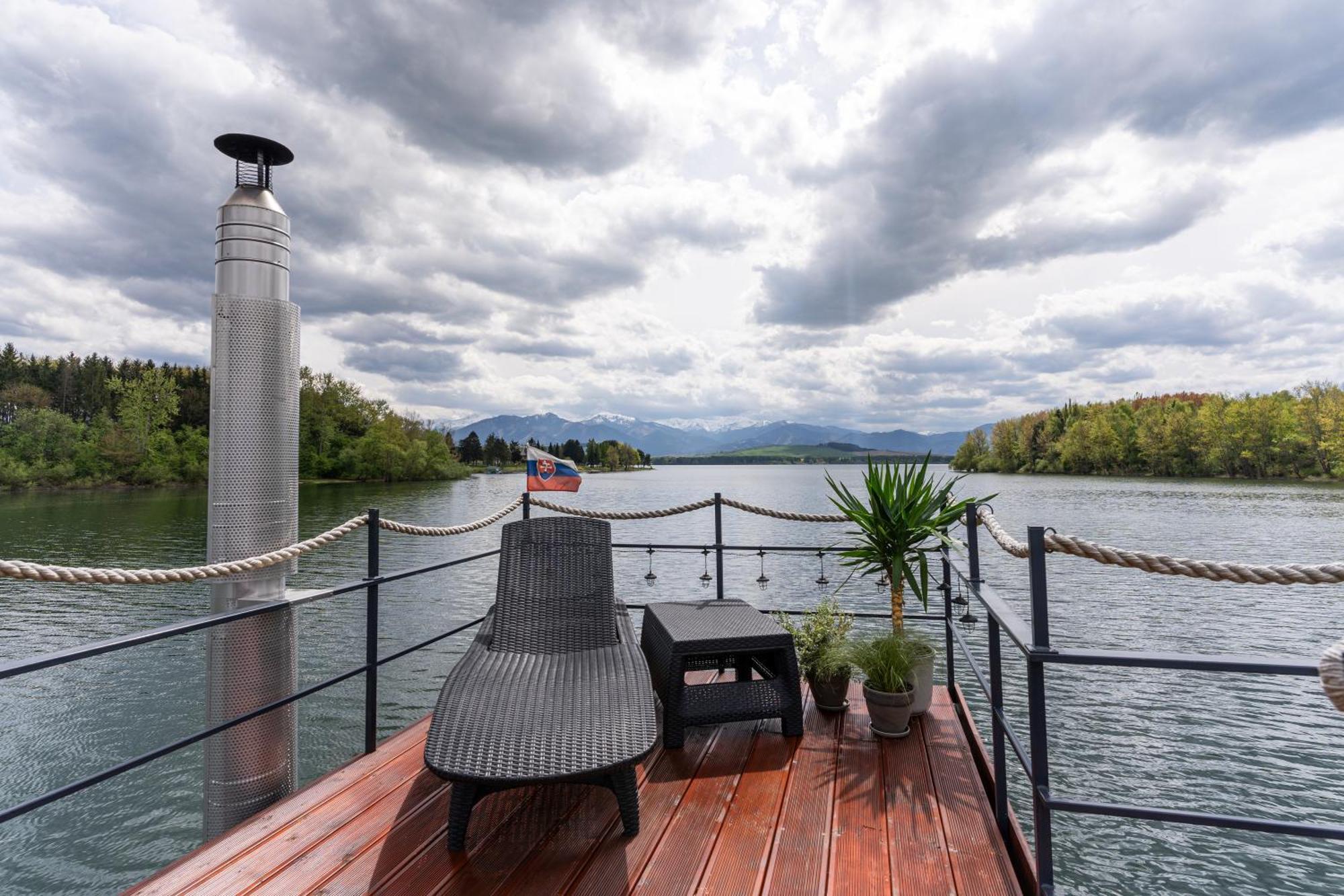 فندق Aquachill Houseboat & Wellness Liptovský Trnovec المظهر الخارجي الصورة