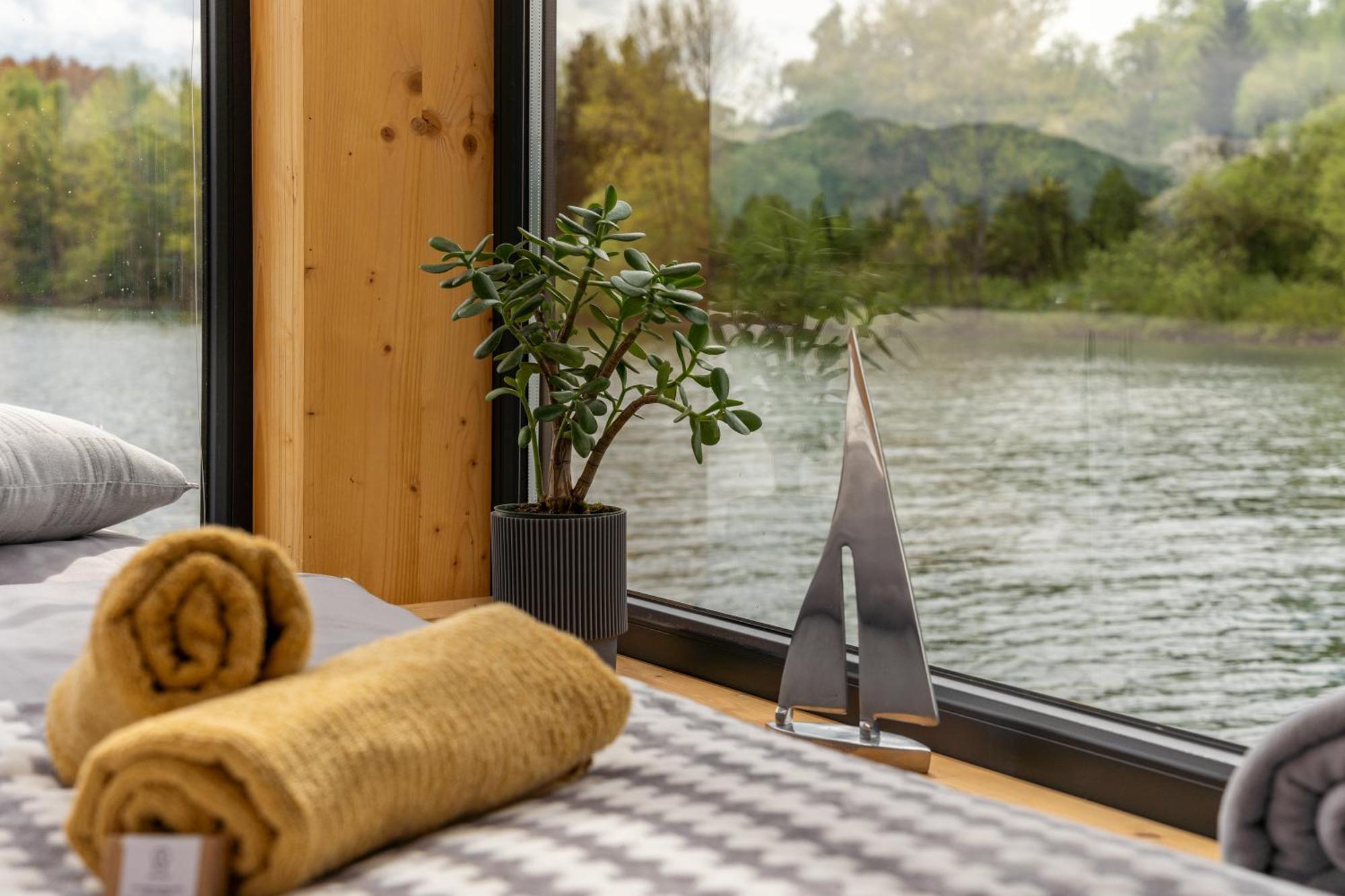 فندق Aquachill Houseboat & Wellness Liptovský Trnovec المظهر الخارجي الصورة